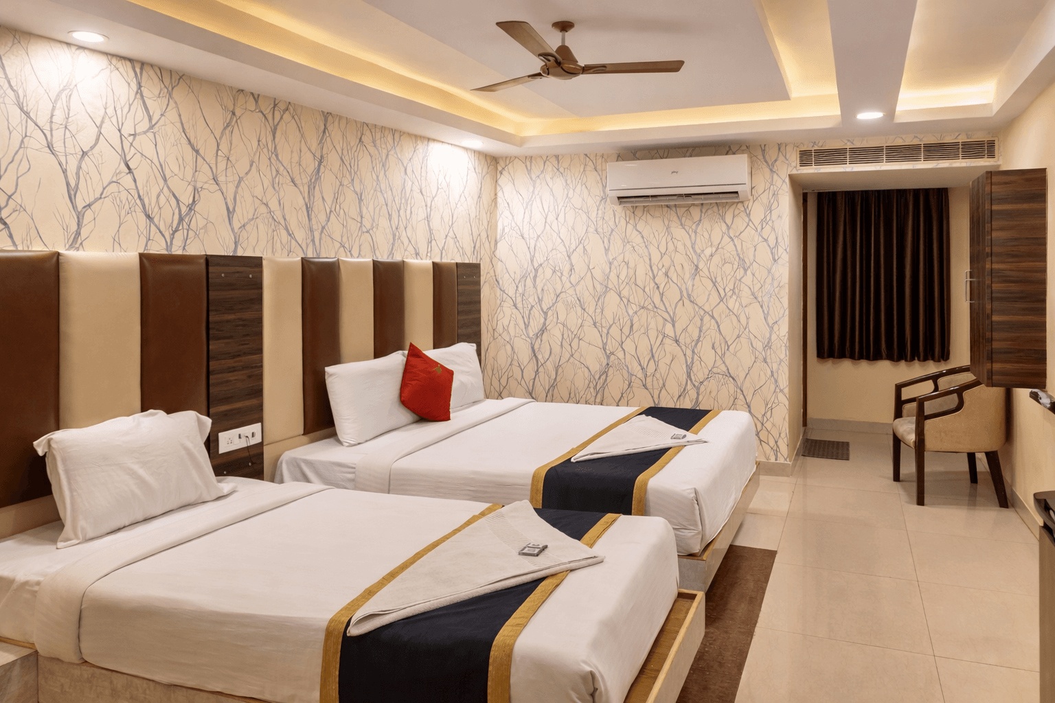 Triple occupancy family room with multiple beds